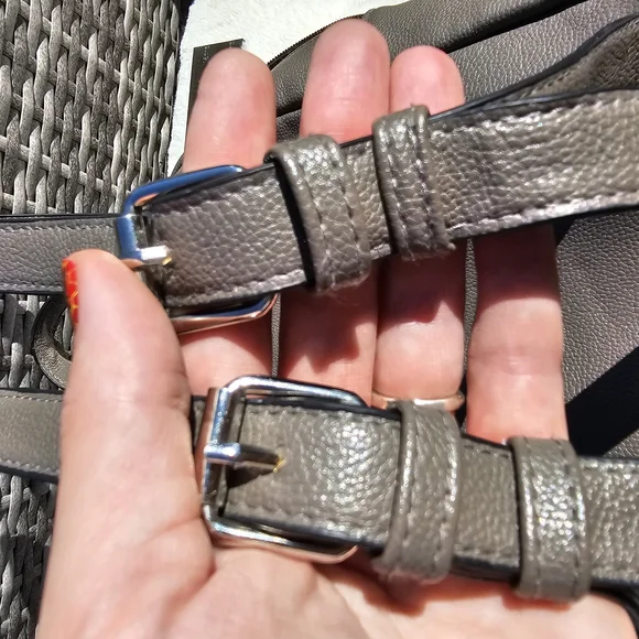 Adorable Otter Kids Backpack - Brown and Yellow - Picture 10 of 11